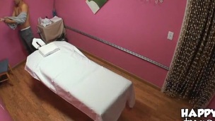Tugjob and attractive sex occur during massage