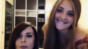2 Hot Teen Lesbos Kssing On Web camera
