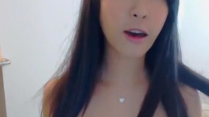 brunette asiatisk