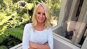 blonde hvit ass handjob