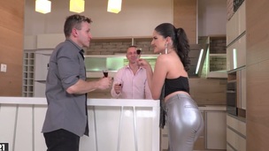 Franceska Dicaprio double permeated in hardcore threesome