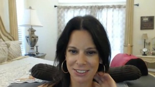 brunette blowjob leketøy onani store pupper milf