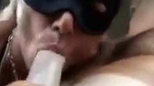 brunette blowjob utendørs milf