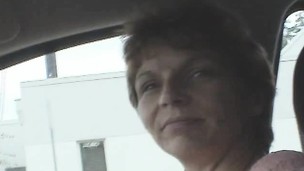 Short haired blond wench reveals her admirable blowjob skills in the car