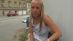 tenåring blonde babe hardcore blowjob amatør kjønn utendørs offentlig